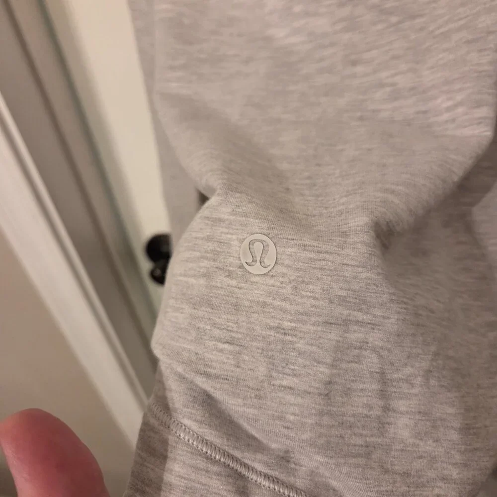 Lululemon‎ Coast Easy Wrap size 8